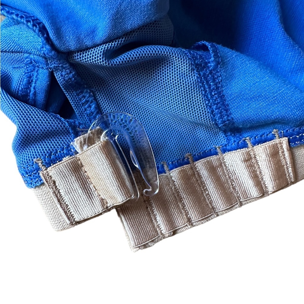 🌻 4/$25 Lululemon High Neck Zip Up Periwinkle Racerback Top w/Built In Bra - Picture 8 of 8